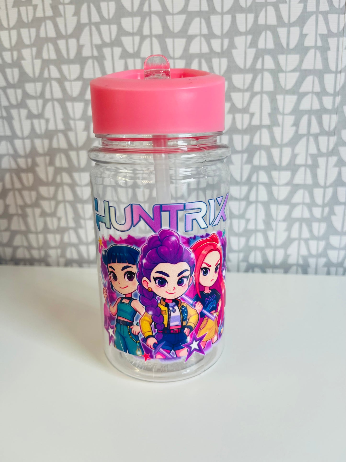 Huntrix Girls Water Bottle – Fun & Colourful Hydration